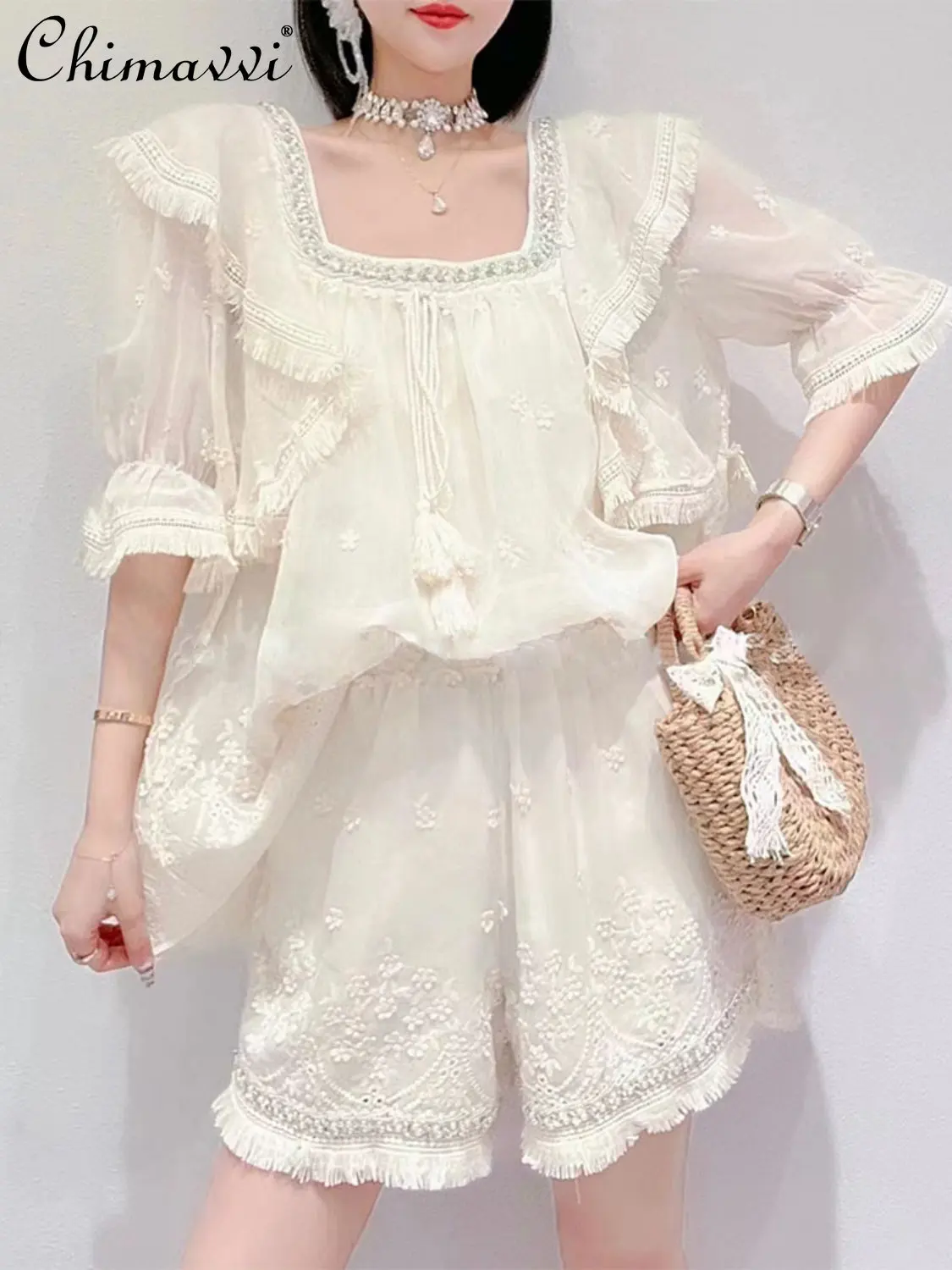 Fashion Suit Female Summer New Korean Style Sweet Embroidery Ruffled Chiffon Top Elastic Waist Shorts Elegant Women Two-piece
Fashion Suit Female Summer New Korean Style Sweet Embroidery Ruffled Chiffon Top Elastic Waist Shorts Elegant Women Two-piece