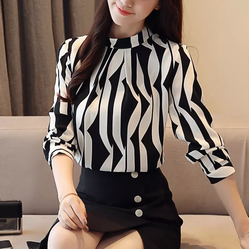 2019 new arrived fashion women blouse long sleeved printed women top stand collar blouses slim fit office lady blusa
2019 new arrived fashion women blouse long sleeved printed women top stand collar blouses slim fit office lady blusa