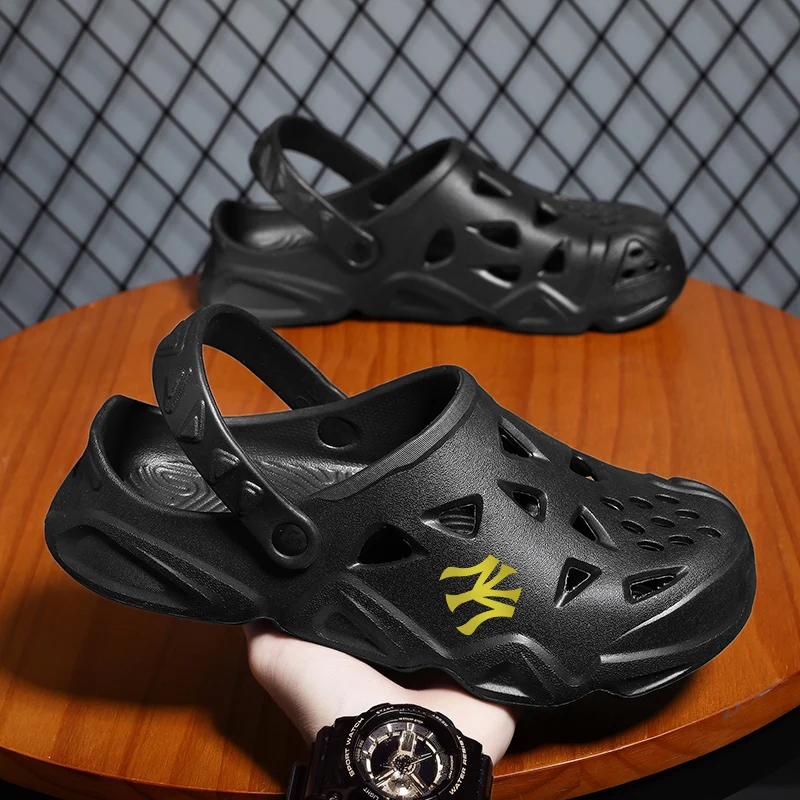 2023 New Men's Home Anti Slip Slippers Outdoor Fashion Baotou Breathable Slippers Lightweight Beach Shoes Men
2023 New Men's Home Anti Slip Slippers Outdoor Fashion Baotou Breathable Slippers Lightweight Beach Shoes Men