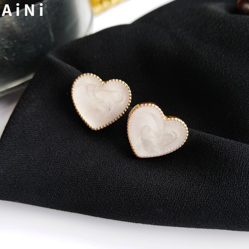 925 Silver Needle Sweet Heart Earrings Fashion Jewelry Metal Gold Color Enamel White Love Stud Earrings For Girl Student Gifts
925 Silver Needle Sweet Heart Earrings Fashion Jewelry Metal Gold Color Enamel White Love Stud Earrings For Girl Student Gifts