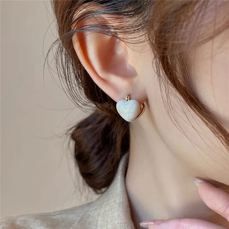 Simple Design White Enamel Heart Shaped Dangle Earrings For Women Elegant Sense Love Gold Color Drop Earring Jewelry Wedding
Simple Design White Enamel Heart Shaped Dangle Earrings For Women Elegant Sense Love Gold Color Drop Earring Jewelry Wedding