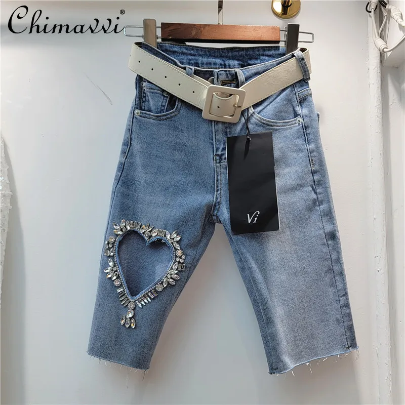 European Style 2022 Summer Clothes New Exquisite Rhinestone Hollow Love Jeans High Waist Slim Stretch Knee-length Denim Shorts
European Style 2022 Summer Clothes New Exquisite Rhinestone Hollow Love Jeans High Waist Slim Stretch Knee-length Denim Shorts