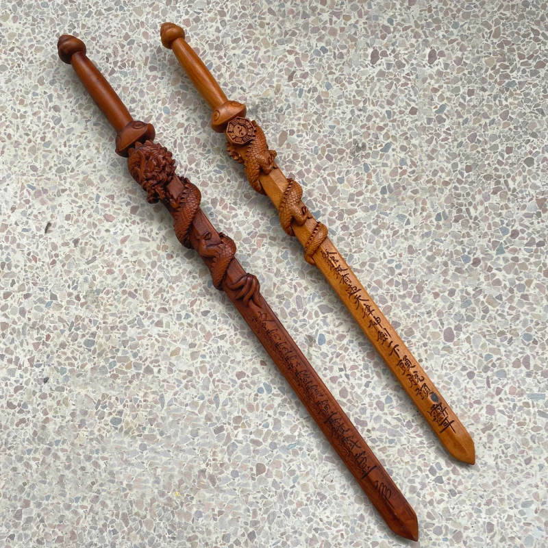 Товары для Taoist, деревянный бьющийся хлыст Бога jujube, стиль головы дракона, удерживающий кнут Цзян тайгун, волшебный инструмент для алтаря Taoist town
Товары для Taoist, деревянный бьющийся хлыст Бога jujube, стиль головы дракона, удерживающий кнут Цзян тайгун, волшебный инструмент для алтаря Taoist town