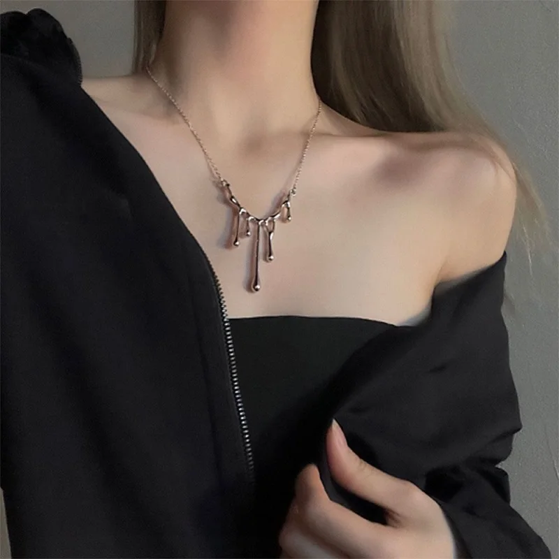 Niche design water drop necklace sweet and cool hot girl irregular liquid lava collarbone chain accessories ladies necklace
Niche design water drop necklace sweet and cool hot girl irregular liquid lava collarbone chain accessories ladies necklace