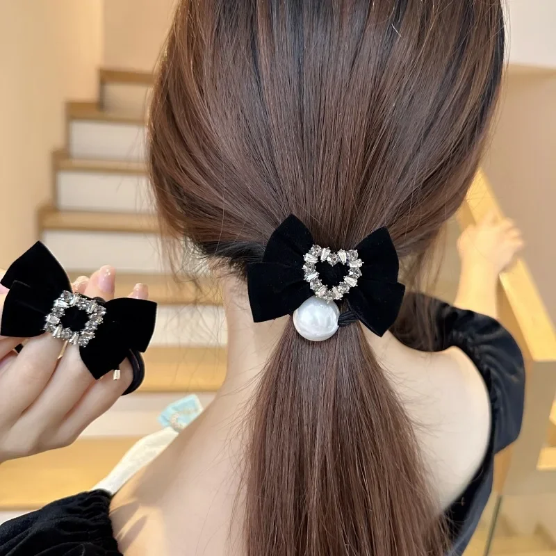 2023 New Women Hair Ropes Simple Imitation Pearl Velvet Black Bow Hair Ties for Girl Fashion Hair Accessories
2023 New Women Hair Ropes Simple Imitation Pearl Velvet Black Bow Hair Ties for Girl Fashion Hair Accessories
