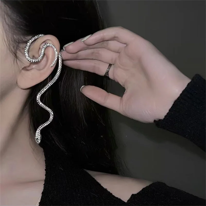 New Snake-shaped Ear Clip Exaggerated Hip-hop Style No Ear Pierced Ear Hanging Creative Earrings Women's Accessories Wholesale
New Snake-shaped Ear Clip Exaggerated Hip-hop Style No Ear Pierced Ear Hanging Creative Earrings Women's Accessories Wholesale