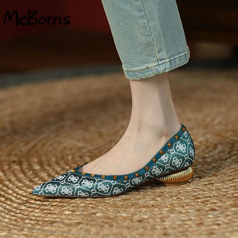 2022 Spring and Autumn New Elegant Women's Shoes Metal Heel Pointed Rivets Decorated with Retro Printing Shallow Mouth Pedal
2022 Spring and Autumn New Elegant Women's Shoes Metal Heel Pointed Rivets Decorated with Retro Printing Shallow Mouth Pedal