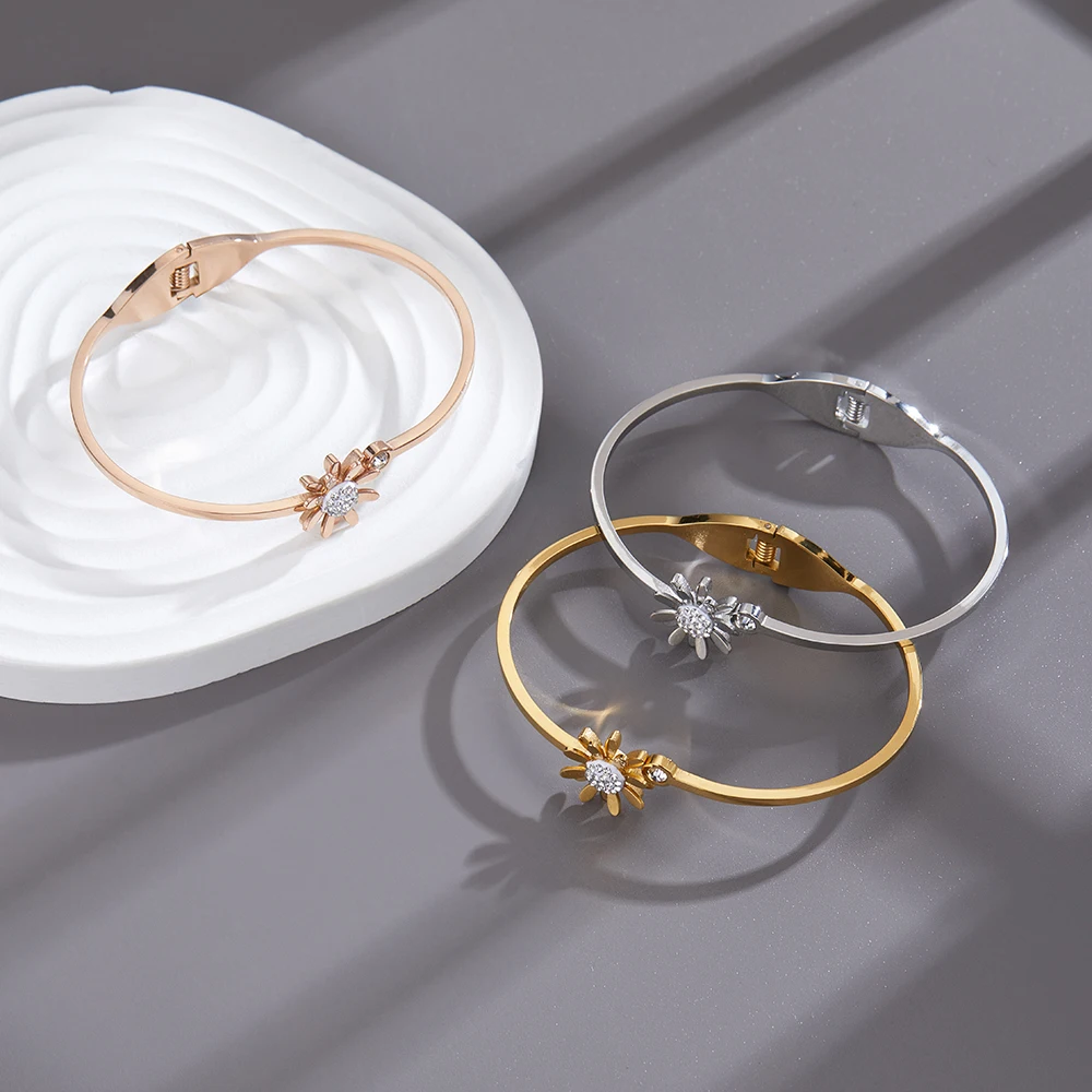 Stainless Steel Crystal Daisy Flower Bangle Vintage Gold Color Metal Opening Bracelet for Women Party wedding Jewelry Gifts
Stainless Steel Crystal Daisy Flower Bangle Vintage Gold Color Metal Opening Bracelet for Women Party wedding Jewelry Gifts