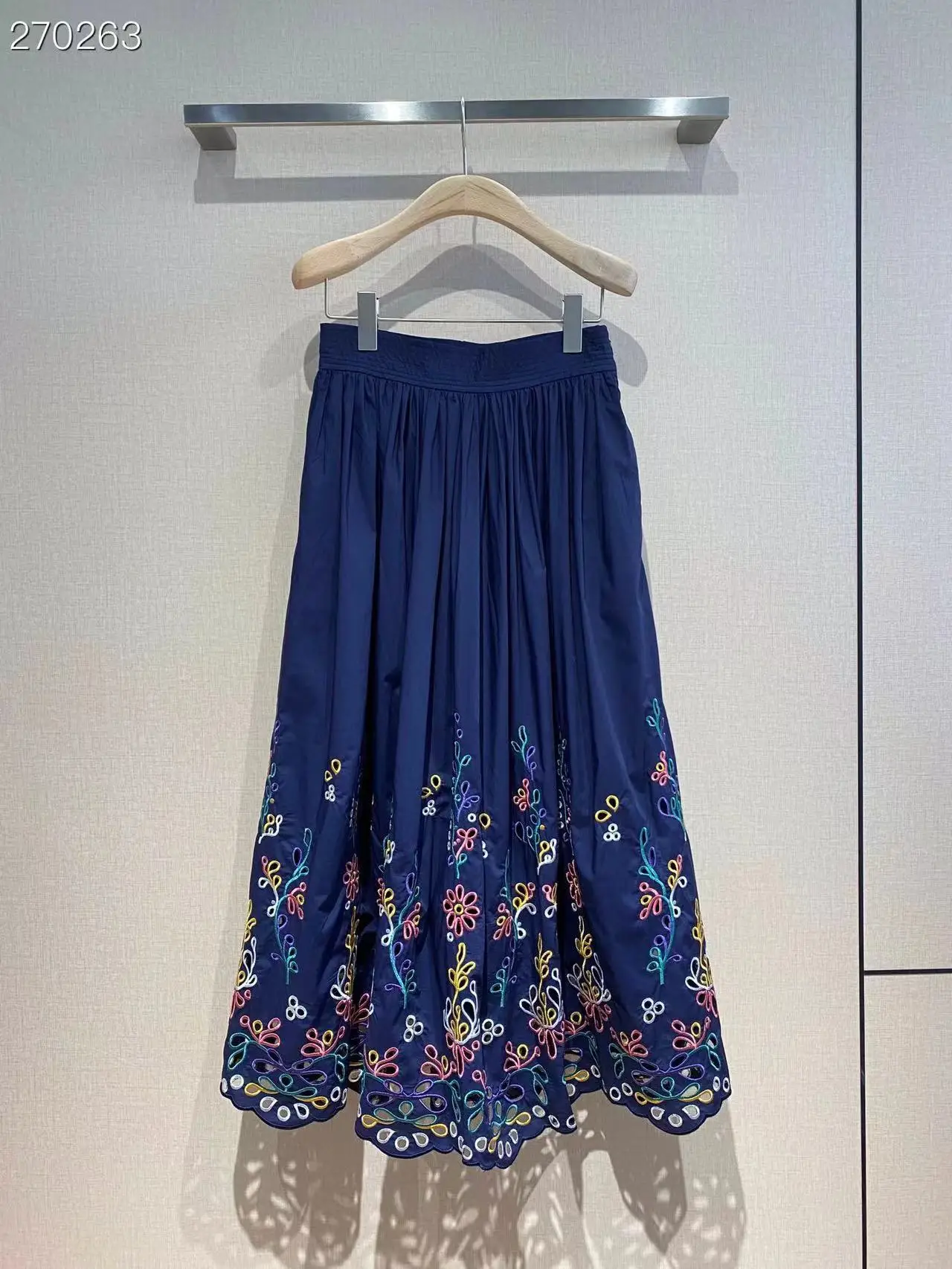Fyion Fashion Women Long Skirts 2022 Summer Runway Luxury Brand European Design Party Style Flowers Embroidery Skirts
Fyion Fashion Women Long Skirts 2022 Summer Runway Luxury Brand European Design Party Style Flowers Embroidery Skirts