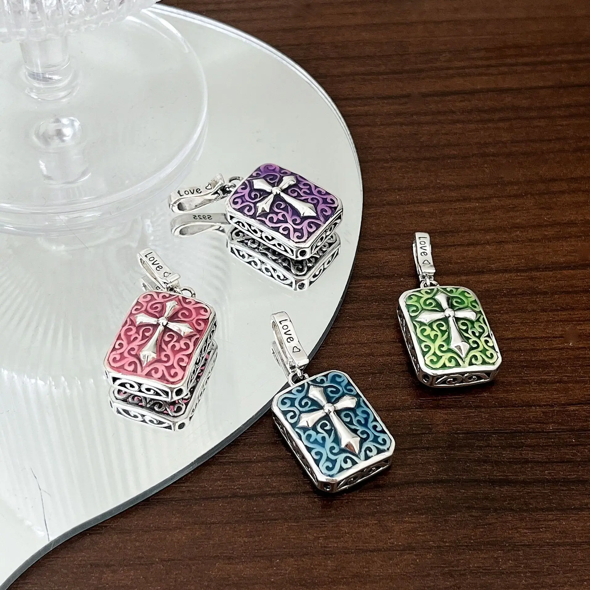 S925 pure silver necklace pendant Bohemian cross
S925 pure silver necklace pendant Bohemian cross