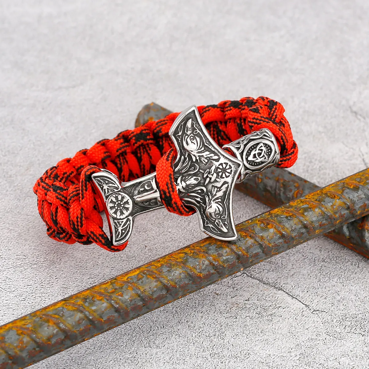 Nordic Men's Stainless Steel Thor's Hammer Animal Bracelet Retro Viking Fashion Amulet Rope Chain Jewelry Gift Wholesale
Nordic Men's Stainless Steel Thor's Hammer Animal Bracelet Retro Viking Fashion Amulet Rope Chain Jewelry Gift Wholesale