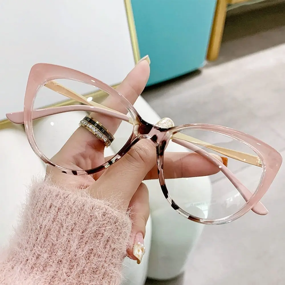 Discoloration Anti-Blue Light Glasses Eye Protection Oversized Eyeglasses Fashion Ultra Light Frame for Men Women
Discoloration Anti-Blue Light Glasses Eye Protection Oversized Eyeglasses Fashion Ultra Light Frame for Men Women