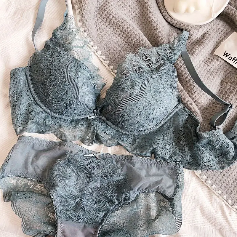 Pure desire sexy lace underwear gathers to show off the large and thickened breasts without steel ring bra set
Pure desire sexy lace underwear gathers to show off the large and thickened breasts without steel ring bra set