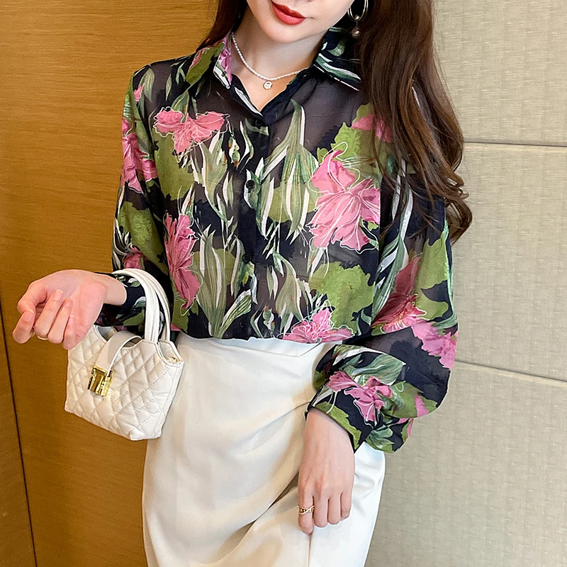 Fashionable lantern sleeve Comfortable Women's chiffon Blusa Mujer for Spring Summer with Trendy Print and Button Front
Fashionable lantern sleeve Comfortable Women's chiffon Blusa Mujer for Spring Summer with Trendy Print and Button Front