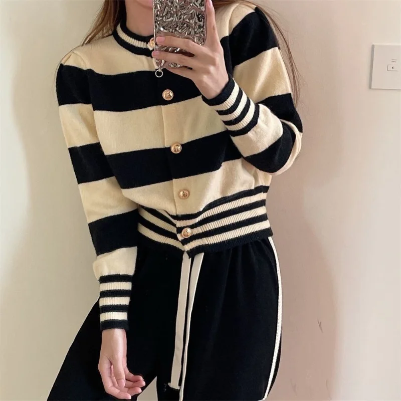 Spring cardigan sweater women 2022 knitted cardigan striped sweater women all-match long-sleeved short coat top Western sweater
Spring cardigan sweater women 2022 knitted cardigan striped sweater women all-match long-sleeved short coat top Western sweater