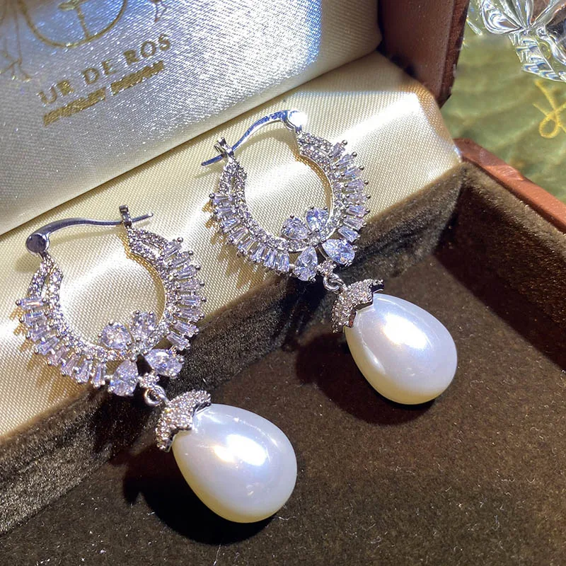 Simple pearl pendants circles girls' diamonds earring gorgeous women garland banquet wedding jewelry
Simple pearl pendants circles girls' diamonds earring gorgeous women garland banquet wedding jewelry