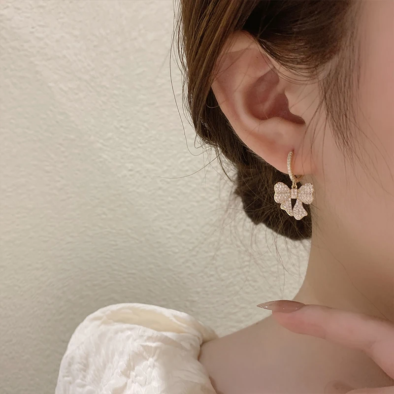 Bow earrings female 2022 new tide summer niche design sense of senior micro-set diamond earrings sweet temperament
Bow earrings female 2022 new tide summer niche design sense of senior micro-set diamond earrings sweet temperament