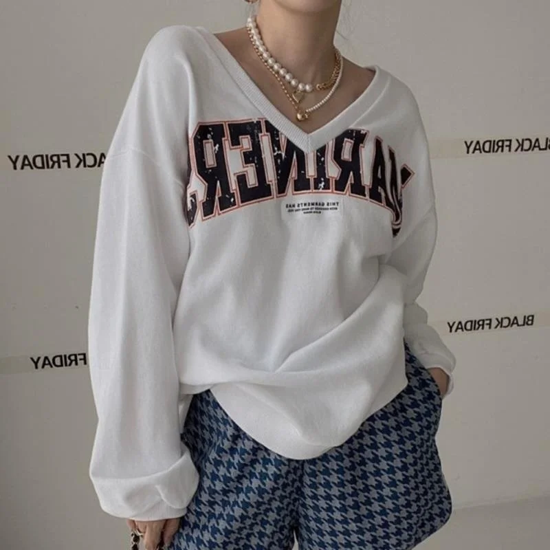 South Korea Chic Autumn Minority Foreign Style V-neck Front And Back Two Letter Print Design Loose Long Sleeve Pullover
South Korea Chic Autumn Minority Foreign Style V-neck Front And Back Two Letter Print Design Loose Long Sleeve Pullover
