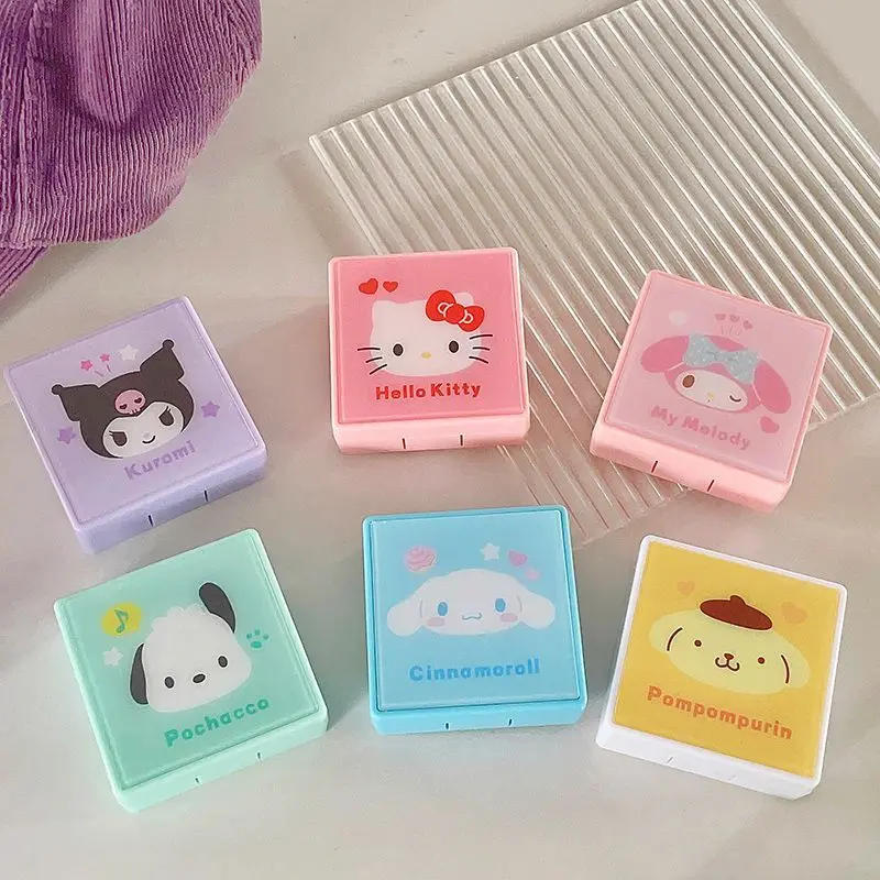 Мультяшный чехол для контактных линз Sanrio, аксессуары Kuromi, милый высококачественный чехол для контактных линз из аниме, игрушки для девочек ...
Мультяшный чехол для контактных линз Sanrio, аксессуары Kuromi, милый высококачественный чехол для контактных линз из аниме, игрушки для девочек ...