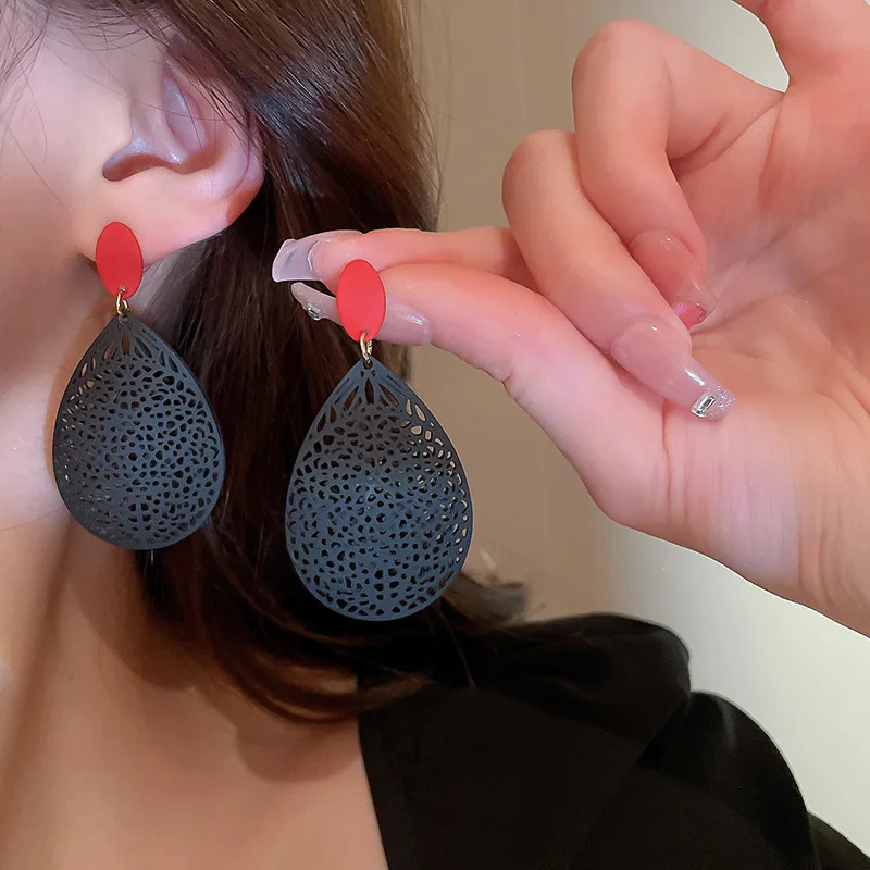 Fashion Black Geometric Hollow Water Drop Dangle Earrings Red Stud Women 2022 Trendy Jewelry Girls
Fashion Black Geometric Hollow Water Drop Dangle Earrings Red Stud Women 2022 Trendy Jewelry Girls