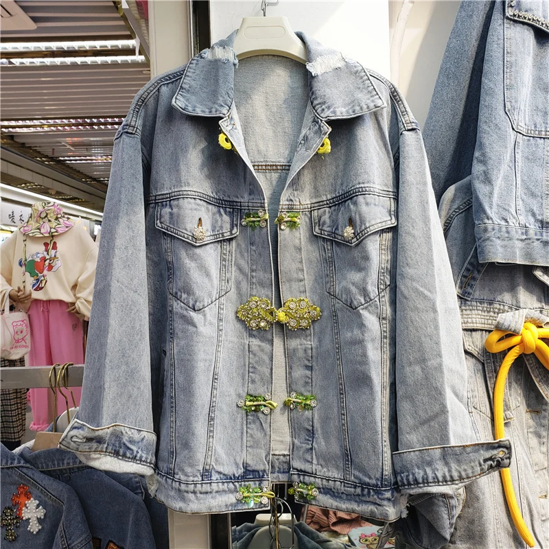 Spring New Women Washed Blue Frayed Hole Denim Jacket Vintage Chinese Style Disk Buckle Diamond Lapel Long Sleeve Female Outwear
Spring New Women Washed Blue Frayed Hole Denim Jacket Vintage Chinese Style Disk Buckle Diamond Lapel Long Sleeve Female Outwear