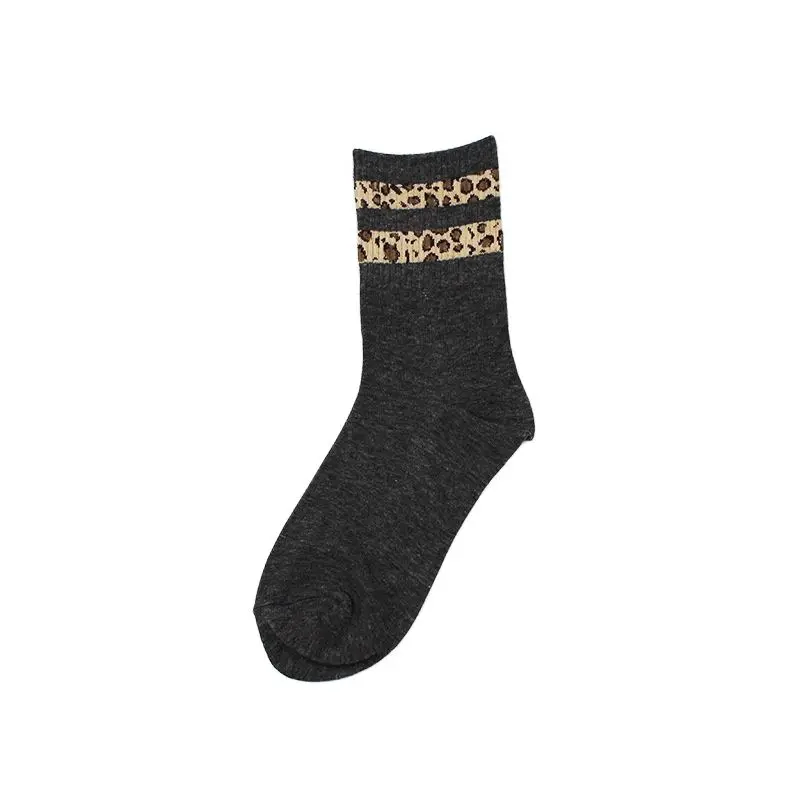Korean AB Color Blocking Two Bar Leopard Print Socks Personalized Fashion Sexy Striped Pure Cotton Medium Tube Socks Women
Korean AB Color Blocking Two Bar Leopard Print Socks Personalized Fashion Sexy Striped Pure Cotton Medium Tube Socks Women