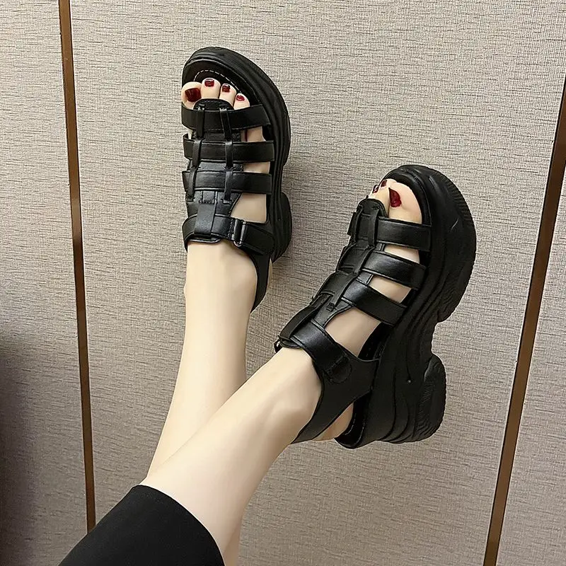 Сандалии женские на танкетке, босоножки в римском стиле, обувь с открытым носком, Нескользящие, высокий каблук, обувь Vip, лето 2023
Сандалии женские на танкетке, босоножки в римском стиле, обувь с открытым носком, Нескользящие, высокий каблук, обувь Vip, лето 2023