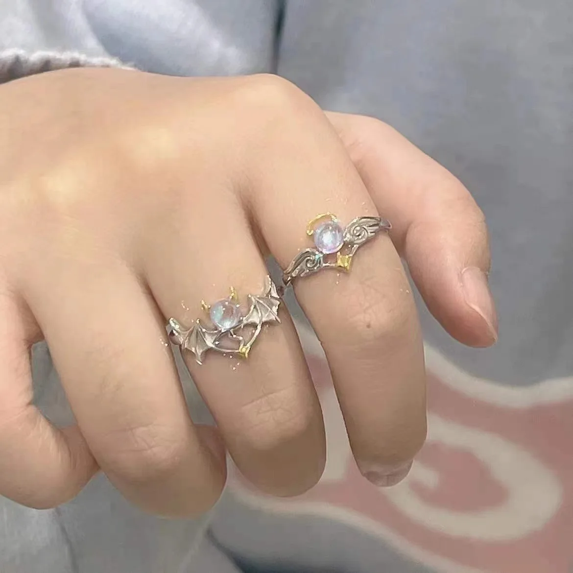 2022 New Angel Demon Wing Couple Ring For Women Moonstone Adjustable Opening Ring Fashion Finger Accessories Party Jewelry Gifts
2022 New Angel Demon Wing Couple Ring For Women Moonstone Adjustable Opening Ring Fashion Finger Accessories Party Jewelry Gifts