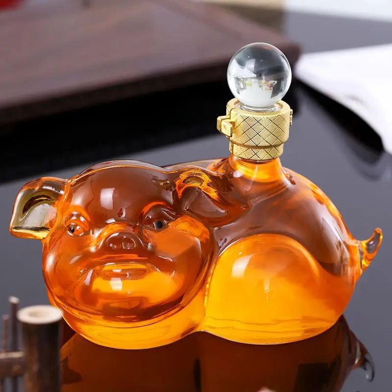 Cute clear 1000ML pig shaped lead-free glass whiskey decanter for Liquor Scotch Bourbon
Cute clear 1000ML pig shaped lead-free glass whiskey decanter for Liquor Scotch Bourbon