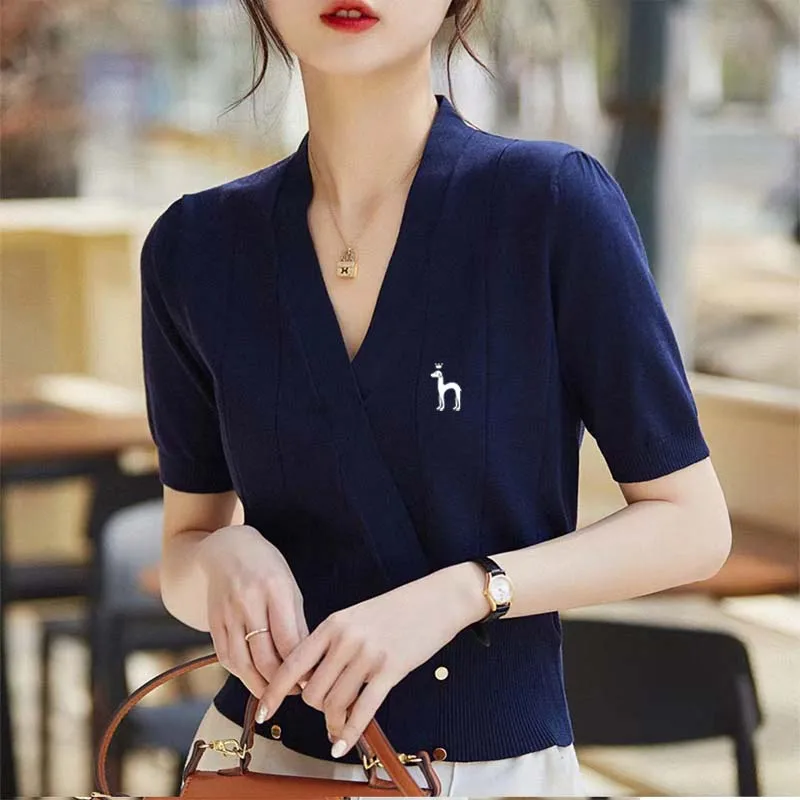 HAZZYS Golf Women T Shirts New Summer Slim Fitting Design Elegant Silk Knitwear V-neckWebbing Sense Women T-Shirts Retro Style
HAZZYS Golf Women T Shirts New Summer Slim Fitting Design Elegant Silk Knitwear V-neckWebbing Sense Women T-Shirts Retro Style