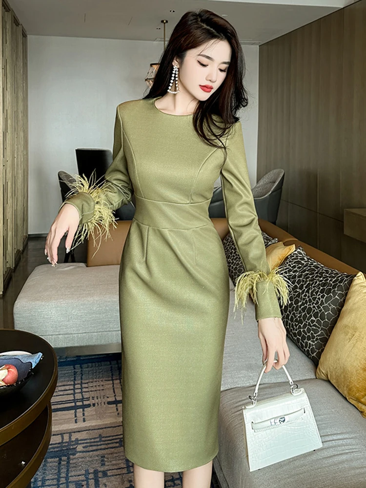 Женское длинное Деловое платье, элегантное приталенное платье миди с длинным рукавом, украшенное перьями
Женское длинное Деловое платье, элегантное приталенное платье миди с длинным рукавом, украшенное перьями