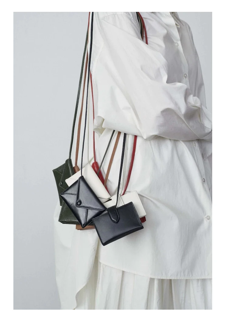 Mini zero wallet leather envelope waist bag new underarm bag retro Row Mini belt real pickup bag
Mini zero wallet leather envelope waist bag new underarm bag retro Row Mini belt real pickup bag