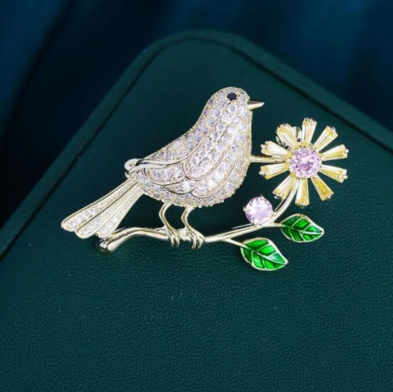 Cute Bird Elegant Standing Branch Flower Brooch Creative Versatile Love Bird Evening Dress Corsage Brooch Accessories Gift
Cute Bird Elegant Standing Branch Flower Brooch Creative Versatile Love Bird Evening Dress Corsage Brooch Accessories Gift