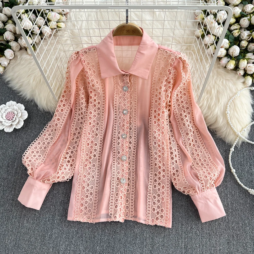 VANOVICH Summer New Vintage Temperament Hollow Out Lace Patchwork Lantern-sleeved Shirt Women's Loose Fashion Solid Color Shirt
VANOVICH Summer New Vintage Temperament Hollow Out Lace Patchwork Lantern-sleeved Shirt Women's Loose Fashion Solid Color Shirt