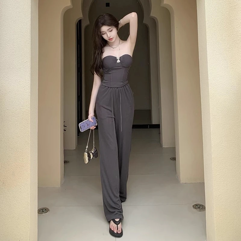 2023 Summer Women's Pants Set Summer Sexy Drill Button Vest Top + High Waist Wide Leg Pants Two Piece Fashion Casual Women's Set
2023 Summer Women's Pants Set Summer Sexy Drill Button Vest Top + High Waist Wide Leg Pants Two Piece Fashion Casual Women's Set