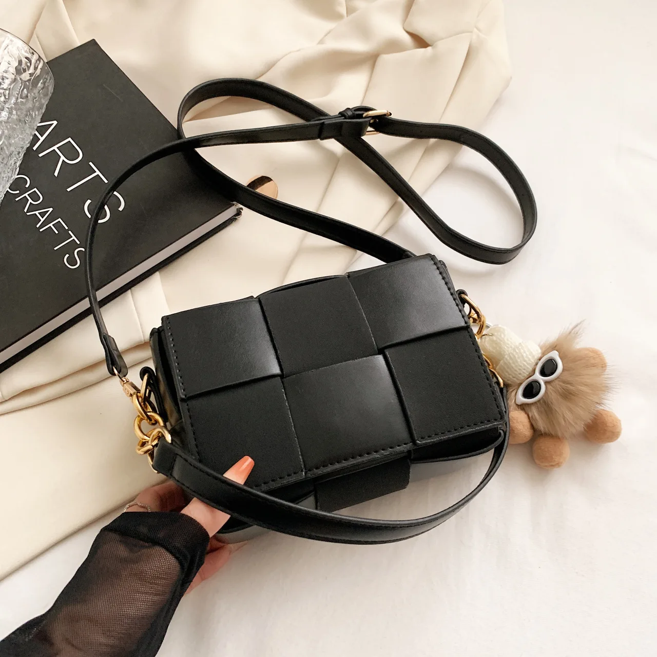 Fashion Cross Bag Luxury Designer Handbags Shoulder Bags Ladies Messenger Bag Famale Tote Bag Elegant Woven Women Bag Bolsas Sac
Fashion Cross Bag Luxury Designer Handbags Shoulder Bags Ladies Messenger Bag Famale Tote Bag Elegant Woven Women Bag Bolsas Sac