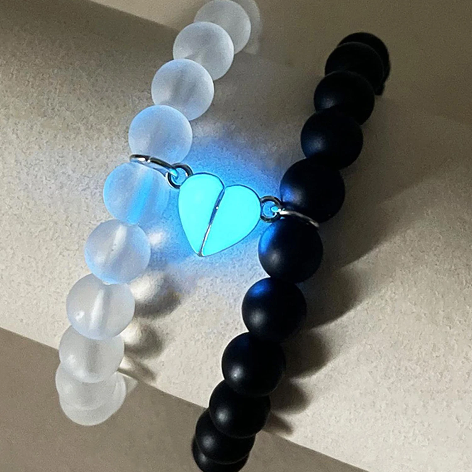 2pcs Handmade Crown Beaded Charms Bracelet Luminous Heart Glow In The Dark Couple Bracelet For Lover Men Women Fluorescent Gift
2pcs Handmade Crown Beaded Charms Bracelet Luminous Heart Glow In The Dark Couple Bracelet For Lover Men Women Fluorescent Gift