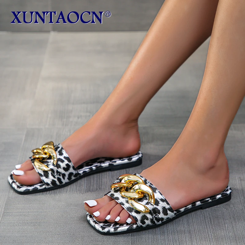 Big Size Low Shoes Square Toe Rivet Summer Clogs Woman Ladies' Slippers Pantofle Beach 2021 Flat Basic Fabric Slides Metal Decor 
Big Size Low Shoes Square Toe Rivet Summer Clogs Woman Ladies' Slippers Pantofle Beach 2021 Flat Basic Fabric Slides Metal Decor