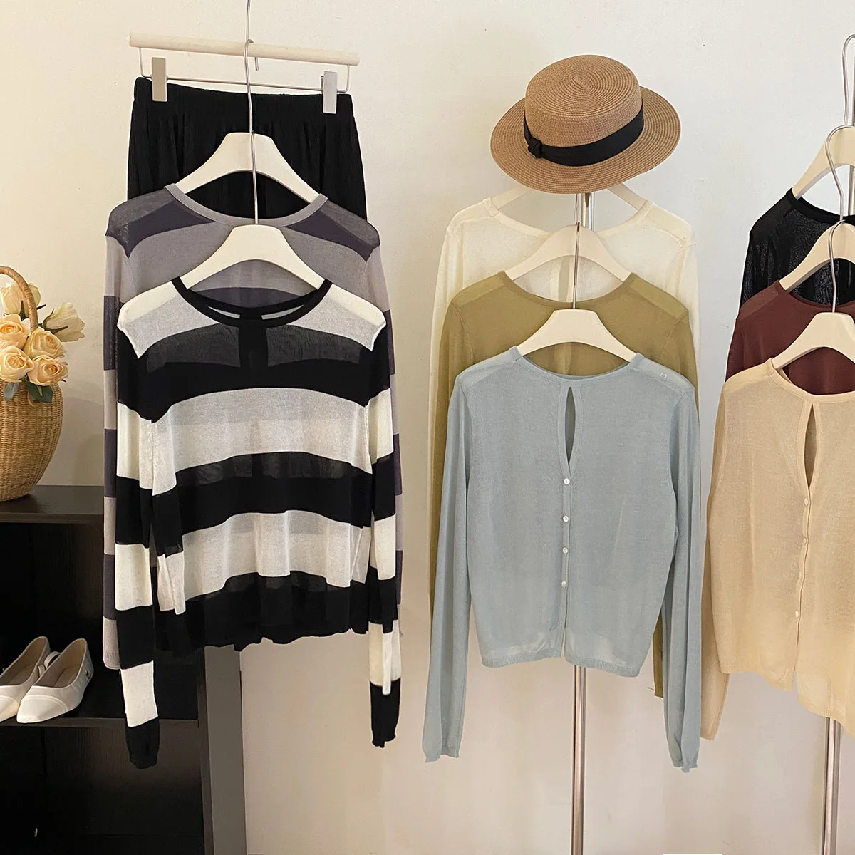Striped Long-sleeved Air-conditioning Shirt Tops Open Tied Buckle Ice Silk Knit Sunscreen Blouse Female Summer Loose Light Thin
Striped Long-sleeved Air-conditioning Shirt Tops Open Tied Buckle Ice Silk Knit Sunscreen Blouse Female Summer Loose Light Thin