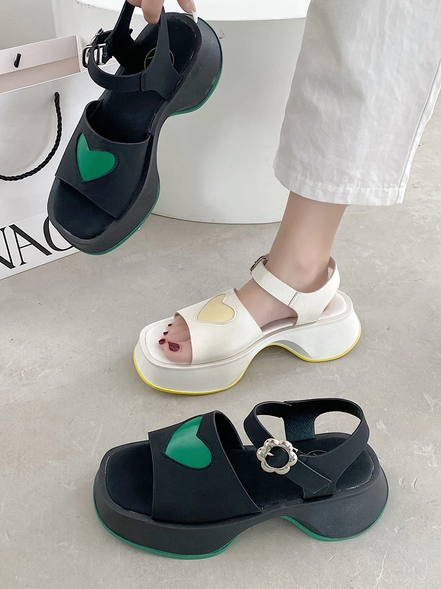 Шлепанцы женские на платформе, роскошные сандалии средней высоты, разноцветные, модная дизайнерская обувь на плоской подошве, пряжка, St, 2022
Шлепанцы женские на платформе, роскошные сандалии средней высоты, разноцветные, модная дизайнерская обувь на плоской подошве, пряжка, St, 2022