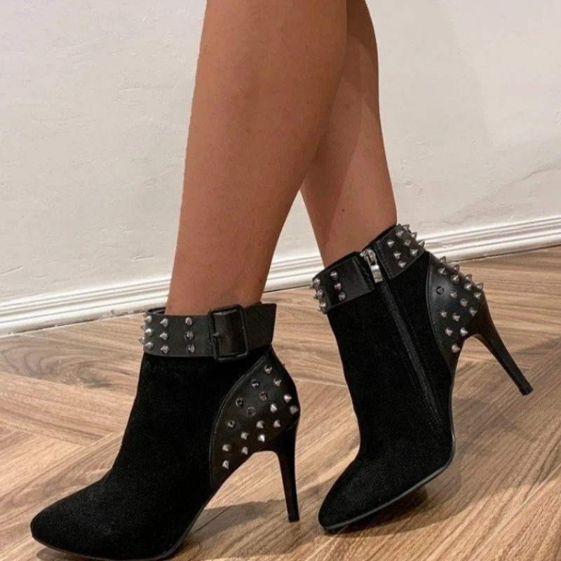 Pointed Toe Stiletto Shoes Large Size Fashion Short Boots Women 2022 Spring and Autumn New Rivet Buckle High-heeled Ankle Boots
Pointed Toe Stiletto Shoes Large Size Fashion Short Boots Women 2022 Spring and Autumn New Rivet Buckle High-heeled Ankle Boots