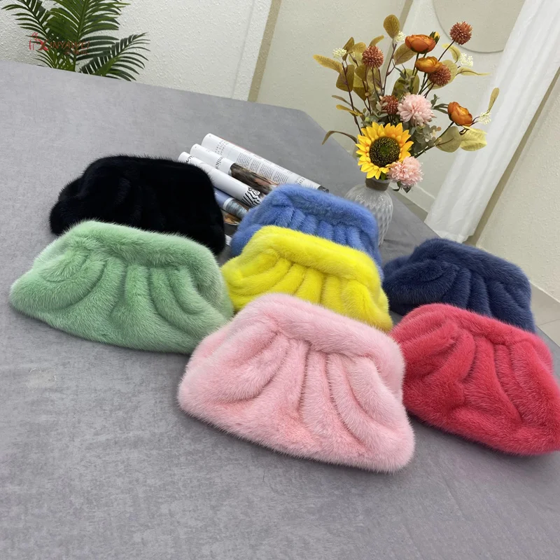 New Style 100% Mink Fur Ladies Messenger Bag 2021 Fashion Fur One Shoulder Messenger Bag Ladies Travel Small Chain Bag
New Style 100% Mink Fur Ladies Messenger Bag 2021 Fashion Fur One Shoulder Messenger Bag Ladies Travel Small Chain Bag