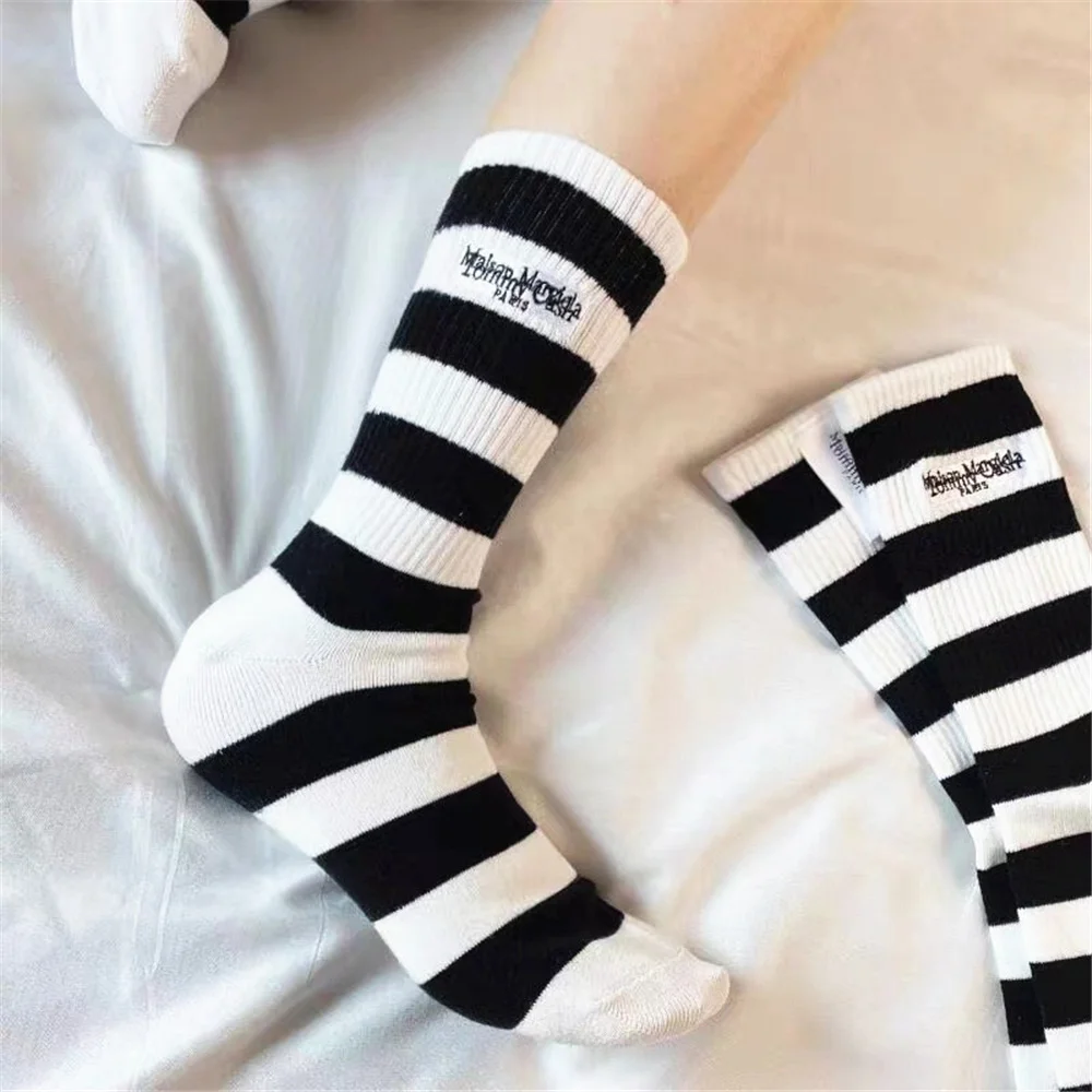 Socks Fashion Stripe Brand White Joint Embroidery Black Men And and Women Sports Cotton Socks Personality Creative Casual Socks 
Socks Fashion Stripe Brand White Joint Embroidery Black Men And and Women Sports Cotton Socks Personality Creative Casual Socks