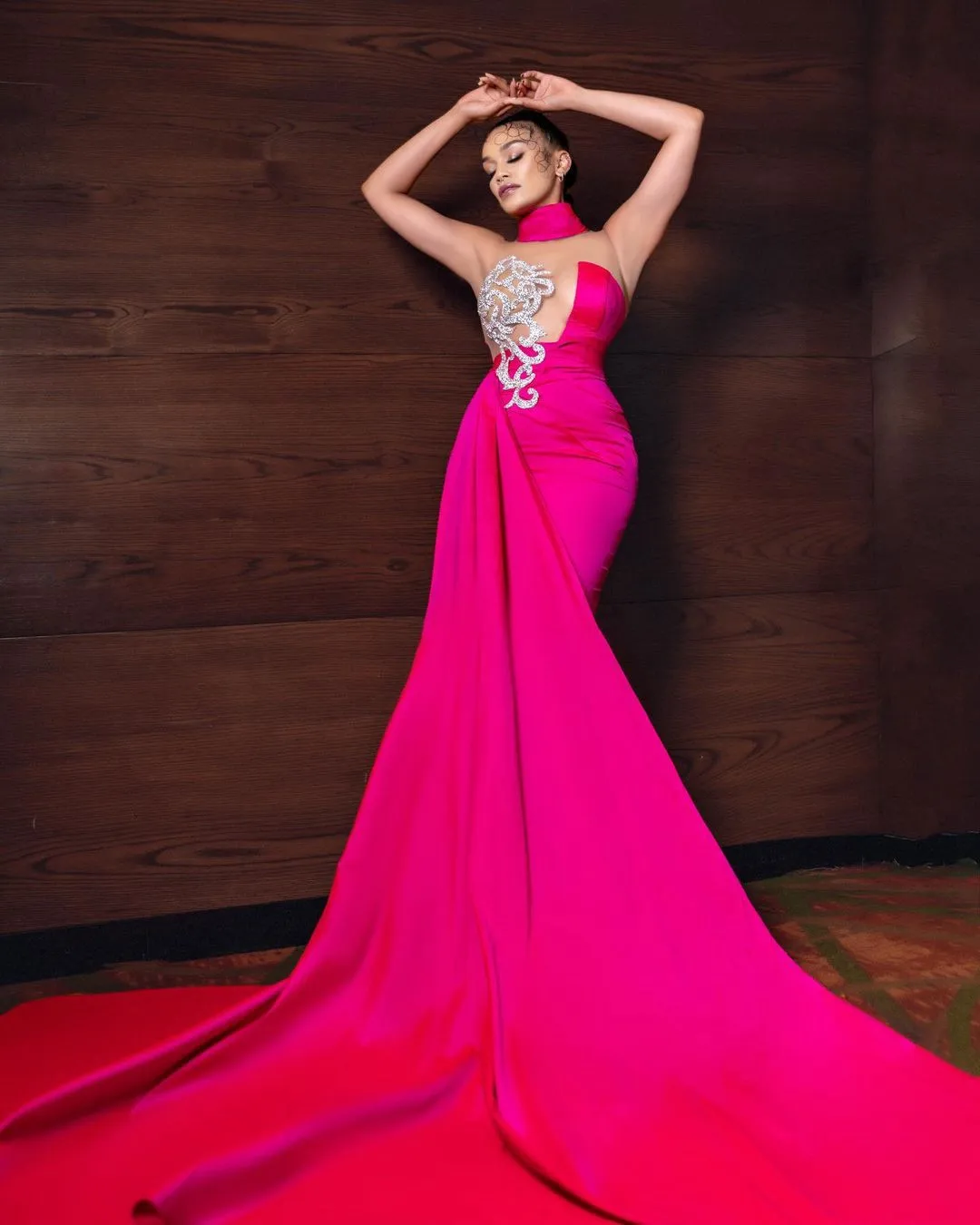 Luxurious Pink Sleeveless Crystal Mermaid Turtleneck Beaded Applique Party Dress with Train Velvet Ball Gown Vestido De Gala
Luxurious Pink Sleeveless Crystal Mermaid Turtleneck Beaded Applique Party Dress with Train Velvet Ball Gown Vestido De Gala
