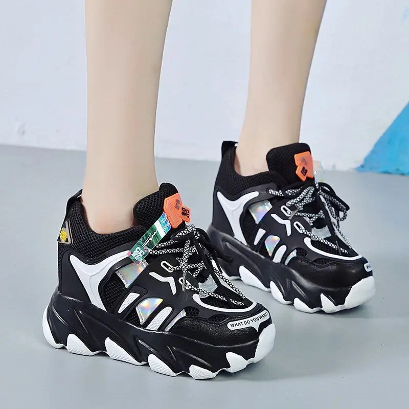 Кроссовки женские на платформе и толстом массивном каблуке, Вулканизированная подошва, на шнуровке, повседневная обувь 
Кроссовки женские на платформе и толстом массивном каблуке, Вулканизированная подошва, на шнуровке, повседневная обувь