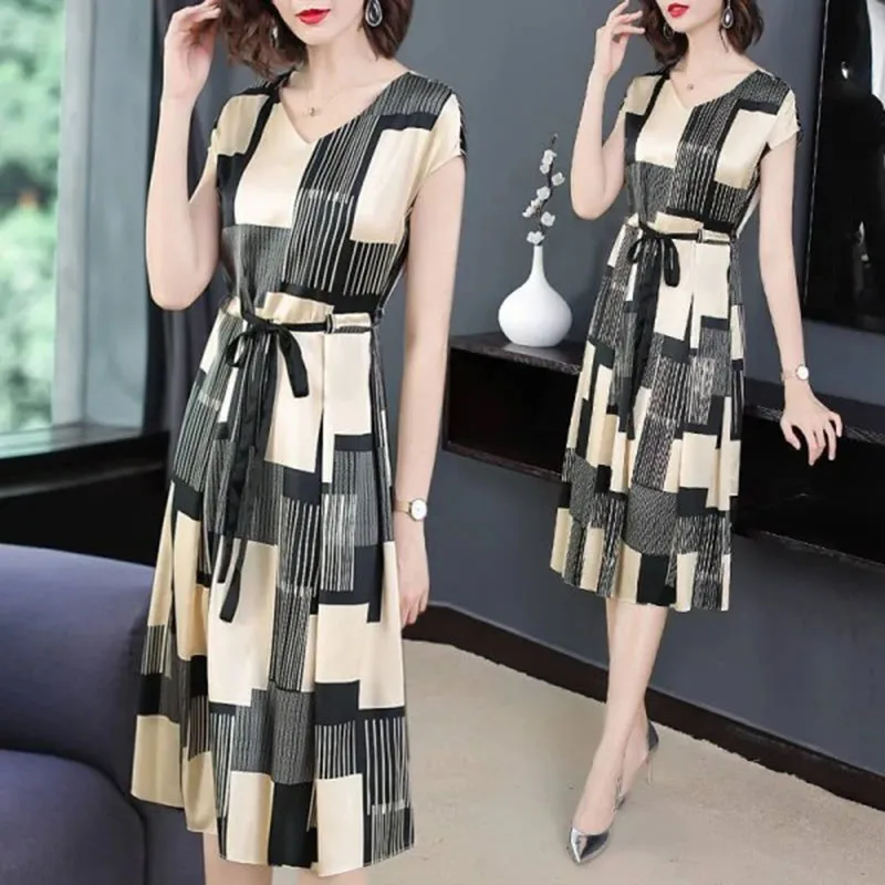 Women Fashion Short-Sleeved Dress Ladies Summer New Loose Korean V-Neck Vintage Dresses Mid-Length Stripe Dress Vestidos Female
Women Fashion Short-Sleeved Dress Ladies Summer New Loose Korean V-Neck Vintage Dresses Mid-Length Stripe Dress Vestidos Female