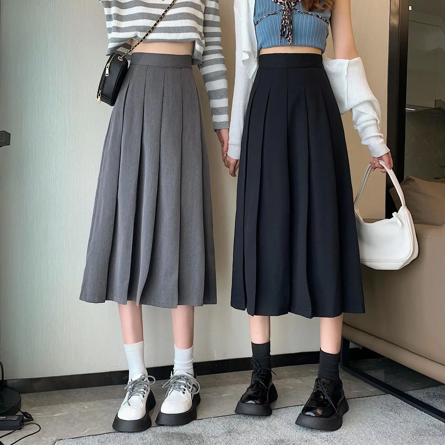 Korean Style Black Gray Long Woman Elegant Chiffon Vintage Pleated Skirt High Waist A-Line Solid Summer Office Lady Skirts 2022
Korean Style Black Gray Long Woman Elegant Chiffon Vintage Pleated Skirt High Waist A-Line Solid Summer Office Lady Skirts 2022