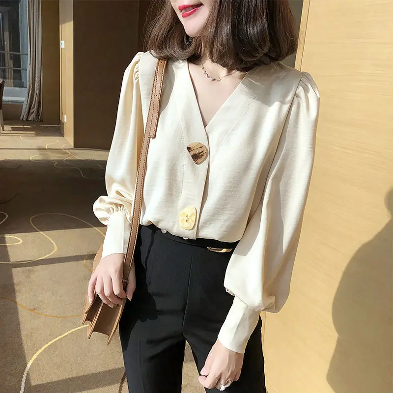 2021 New Spring Women's Elegant Shirt Top Korean Version Loose Retro Long-sleeved Solid Color Big Button Top V-neck Shirt F128
2021 New Spring Women's Elegant Shirt Top Korean Version Loose Retro Long-sleeved Solid Color Big Button Top V-neck Shirt F128