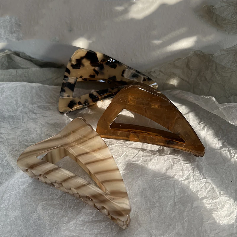 Trendy Triangle Stripe Hair Claw Acetate Hollow Fashion Ponytail Hairpin Grab Hair Clips For Women Barrettes Hair Accessories
Trendy Triangle Stripe Hair Claw Acetate Hollow Fashion Ponytail Hairpin Grab Hair Clips For Women Barrettes Hair Accessories