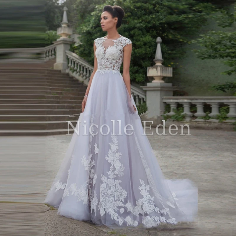 Nicolle Eden Sweetheart Romantic Wedding Gown For Bride Floor-length Applique Button A-LINE Custom-Made Vestidos De Novia
Nicolle Eden Sweetheart Romantic Wedding Gown For Bride Floor-length Applique Button A-LINE Custom-Made Vestidos De Novia